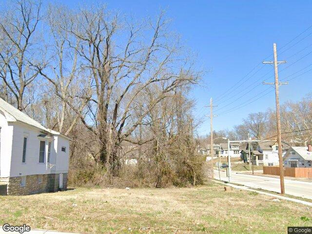 Street view of 1302 Waverly Ave, Kansas City, KS 66104