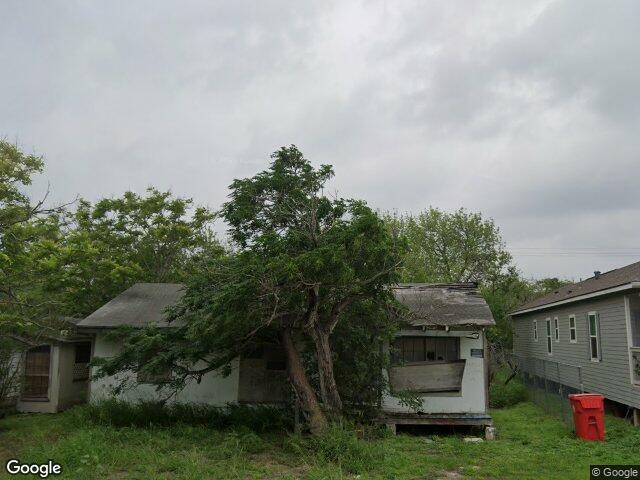 Street view of 441 W AVENUE C, ROBSTOWN, TX 78380-2913